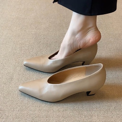 女性用スリッポンポインテッドトゥハイヒール、多用途の浅い口の靴、レトロなミニマリストの厚いヒールの魔女靴