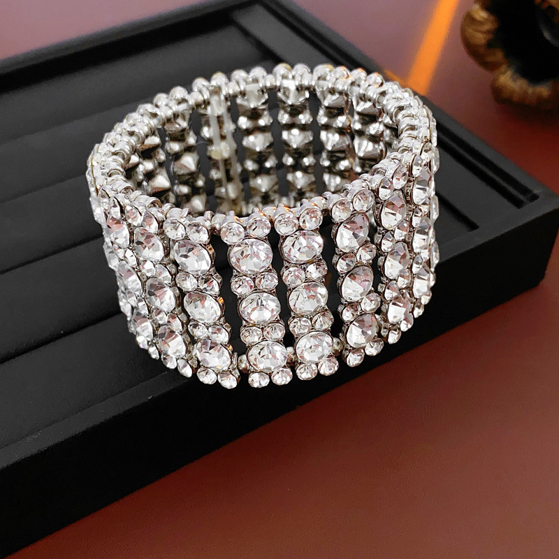 Brazalete de geometría de gota de agua hueca de diamante de moda transfronteriza lujosa ligera de alta sensación de pulsera de nicho de diseño europeo y americano