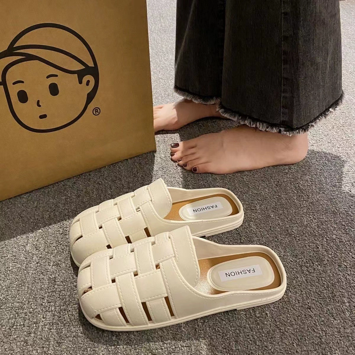 Новый интернет-красный баотоу римские полутапочки женские летние дикие повседневные носить плоские французские холодные тапочки женские