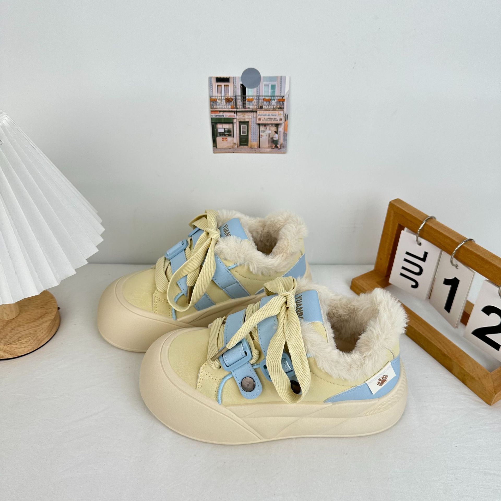 Yuanbo invierno nuevo estilo zapatos de algodón ropa exterior de mujer tendencia de todo fósforo más zapatillas de terciopelo 2025 zapatos de mujer de suela gruesa de cabeza grande