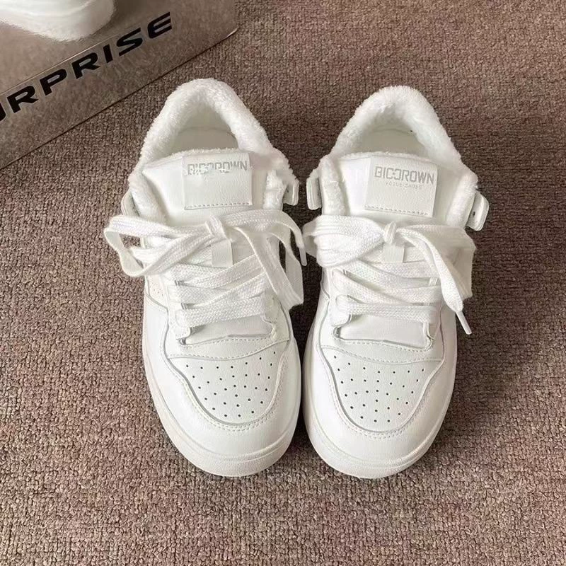 Зимние бархатные туфли женские новые дикие хлопчатобумажные туфли 2024 корейские ниши теплые маленькие белые туфли для детей