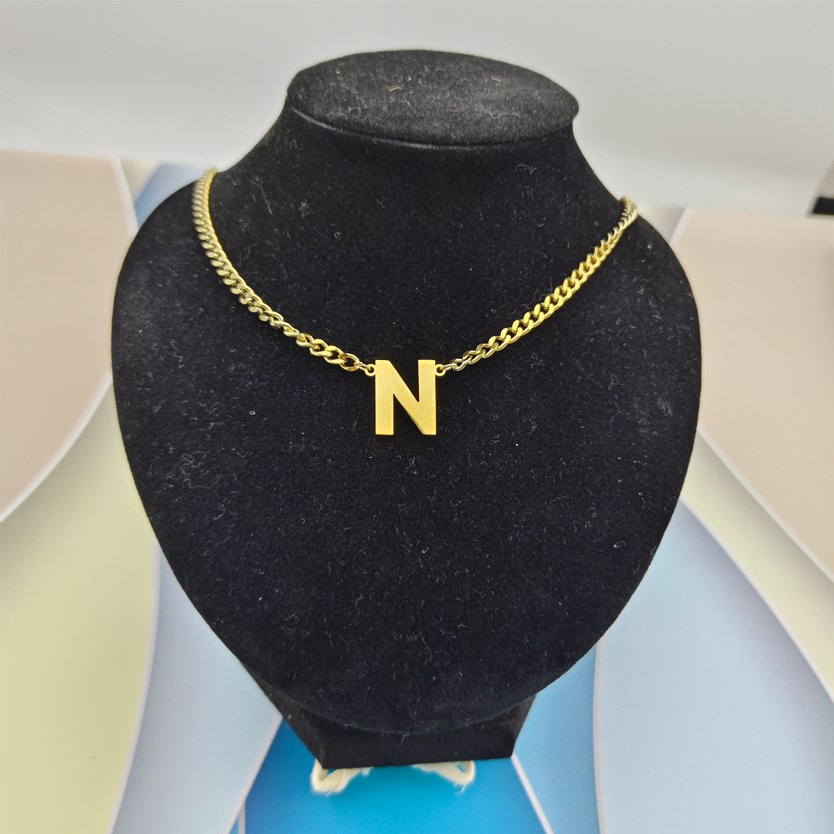 Collar de cadena cubana de acero inoxidable estilo hip-hop con apellidos europeos y americanos, colgante de letra mayúscula de oro de 18K con 26 letras.
