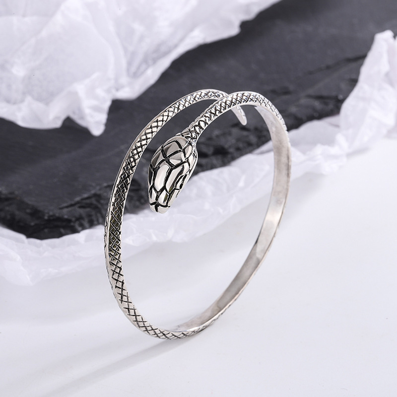4161 Retro Old Red Chain Flat Head Snake Bracelet Bracelet for Men and Women with Personalized Design Thai Silver Trendyy Snake-Shaped Bracelet 4161 Retro Old Red Chain Flat Head Snake Bracelet Bracelet for Men and Women with Personalized Design Thai Silver Trendyy Snake-Shaped Bracelet