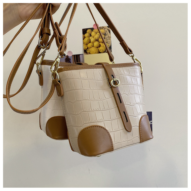 Nihaojewelry Fashion Texture Crocodile Pattern One-shoulder Messenger Bucket Bag Wholesale display picture 94