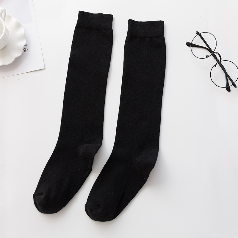 Calcetines de la pantorrilla de las mujeres dos o tres barras rayaron los altos calcetines del algodón estilo preppy llano blanco y negro Otoño e Invierno calcetines del estilo de JK al por mayor image 8