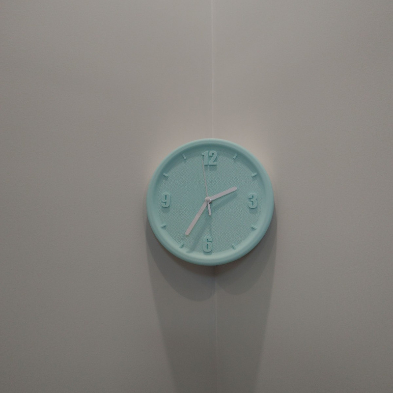 Tecnología de decoración de color sólido esquina simple perforación moderna sin arte digital agujero de pared reloj silencioso esquina de campana