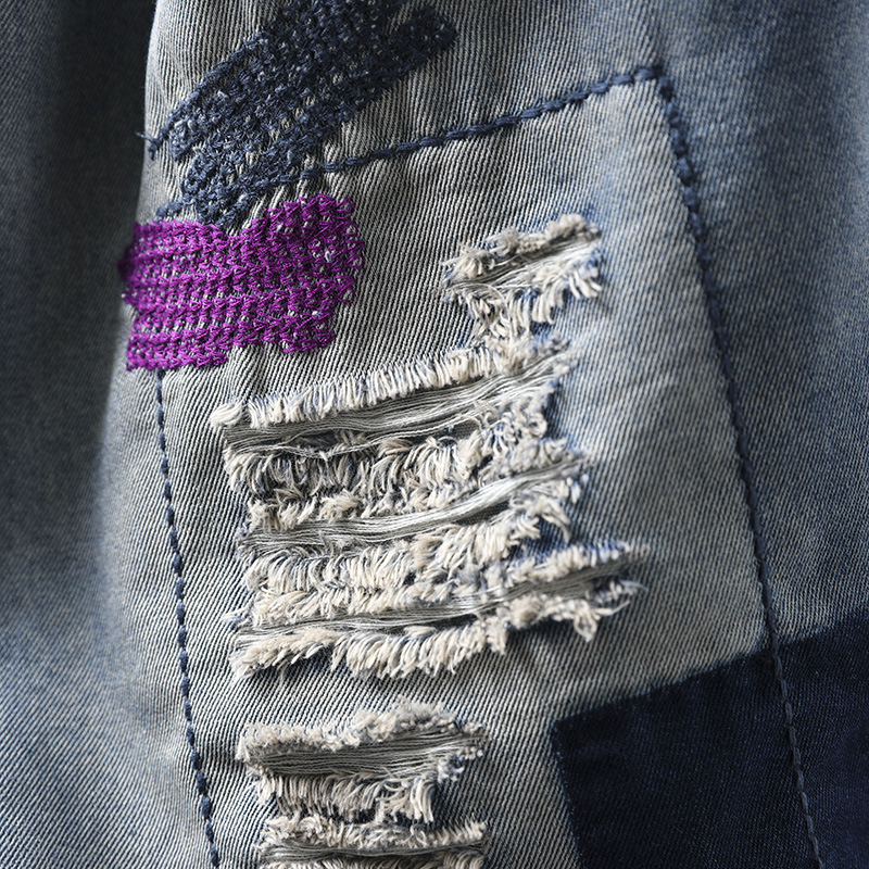 ファッションの流行の刺繍の糸は穴を割って9分のジーパンの女性がゆったりしていてやせています。|undefined