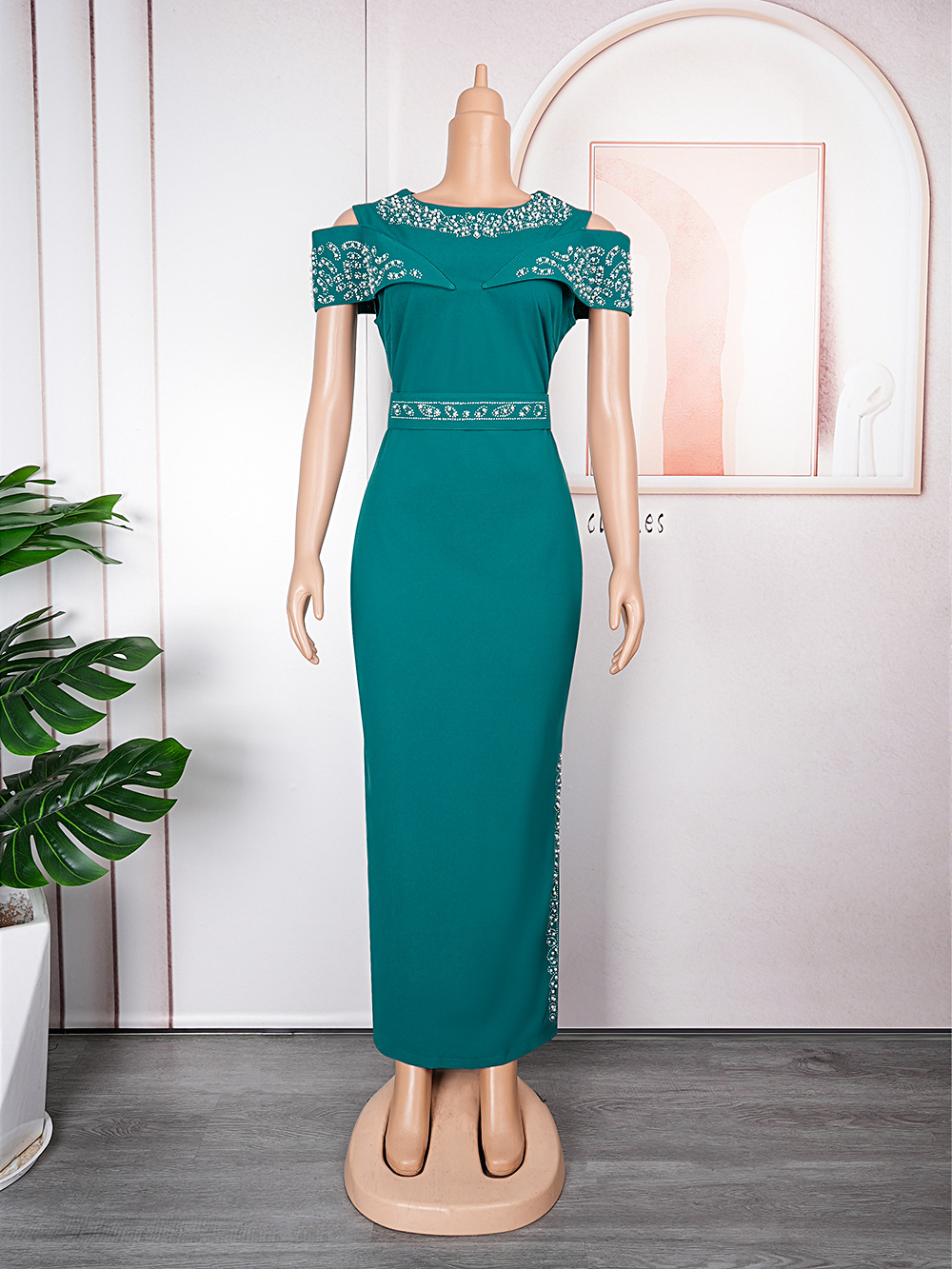 Robe longue moulante élégante ornée de strass et de manches cape - Mode africaine grande taille pour femmes, idéale pour le travail et les soirées_voghion.com