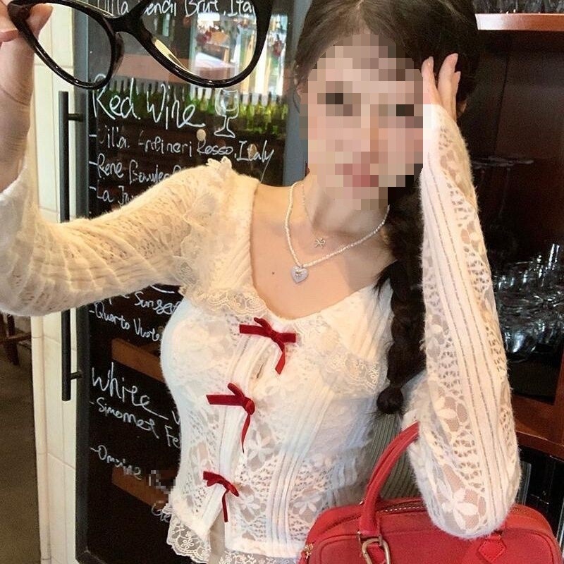 Purely desirable lace-trimmed T-shirt for women, autumn and winter, sweet and spicy style, with bow detail, short unique and stunning top
