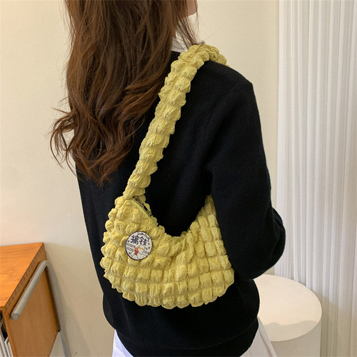 This year's popular small bags for women in autumn new fashion pleated single shoulder crossbody bag student portable armpit bag