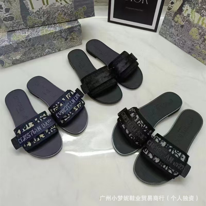 High version D home embroidery hook and loop new 3-color ladies one-word flat slippers source direct selling a generation of hair High version D home embroidery hook and loop new 3-color ladies one-word flat slippers source direct selling a generation of hair