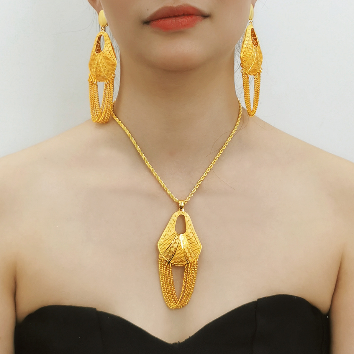 Accessory with tassels