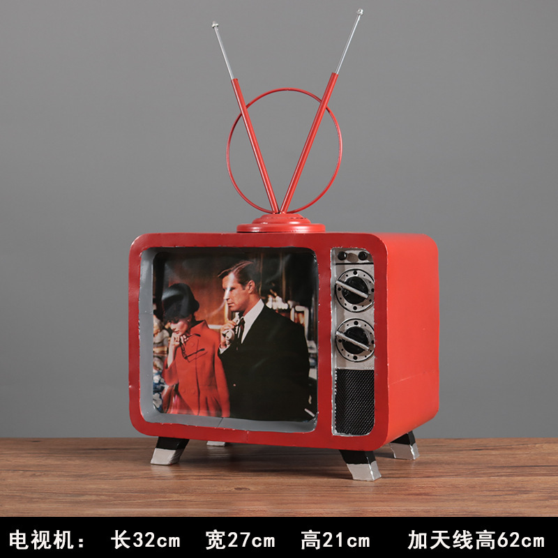 レトロなレトロな607080年代の古い白黒テレビのモデルバーレストランの道具の装飾品|undefined
