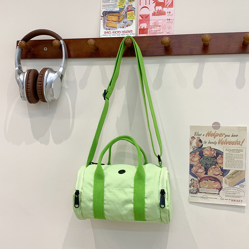 Bolso de hombro para niños y niñas de estilo coreano, color de contraste de moda, bolso de tubo portátil para bebé simple casual, nuevo bolso de almohada para niños