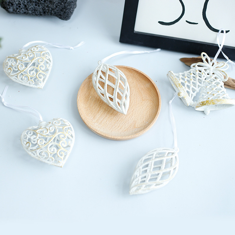 Fábrica de decoraciones de Navidad de oro platino campana de plástico amor hecho a mano árbol de Navidad decoración colgante en stock