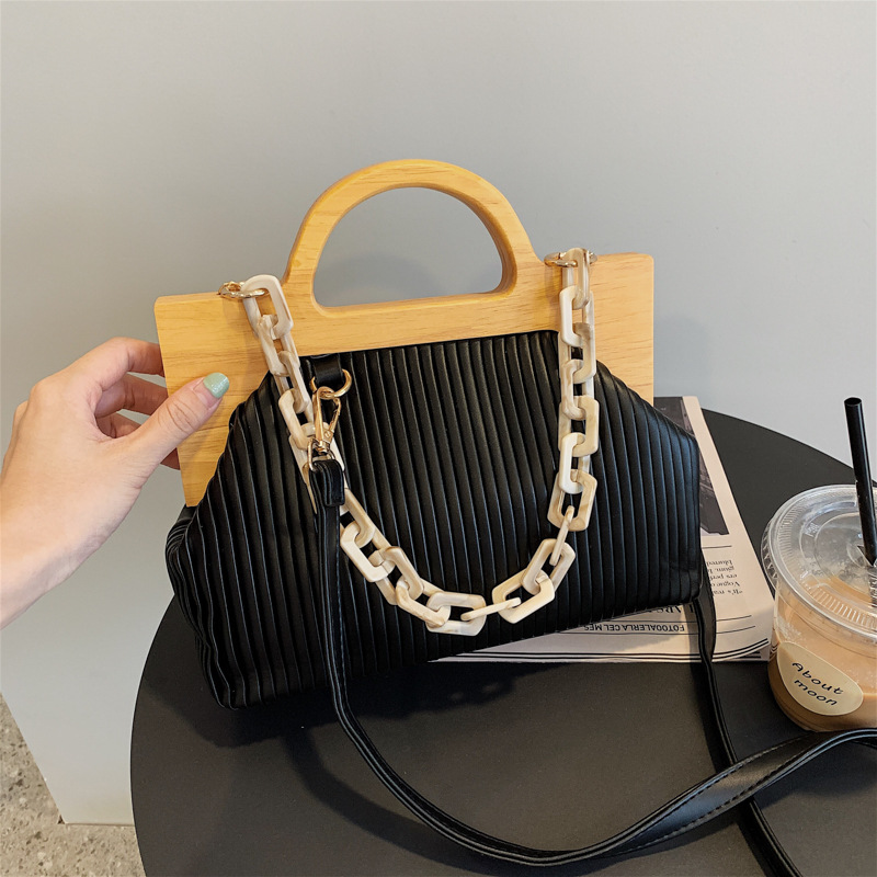 Autumn And Winter New Wooden Handle Fashion Chain Fold Striped Shoulder Simple Messenger Bag display picture 23