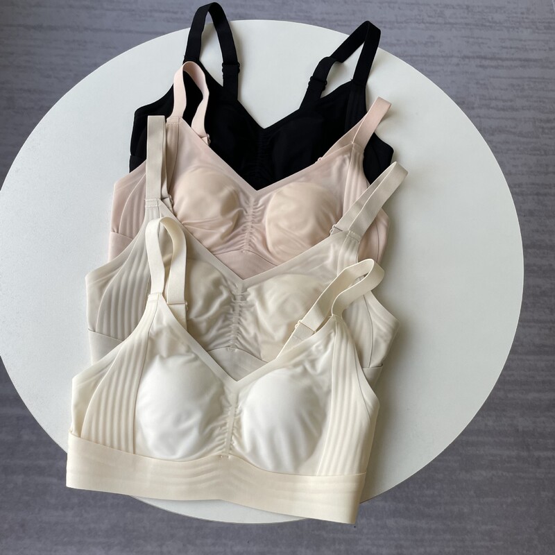 Big chest MM into the milk skin cool feeling! One-piece seamless rims-free lightweight and comfortable accessory bra underwear