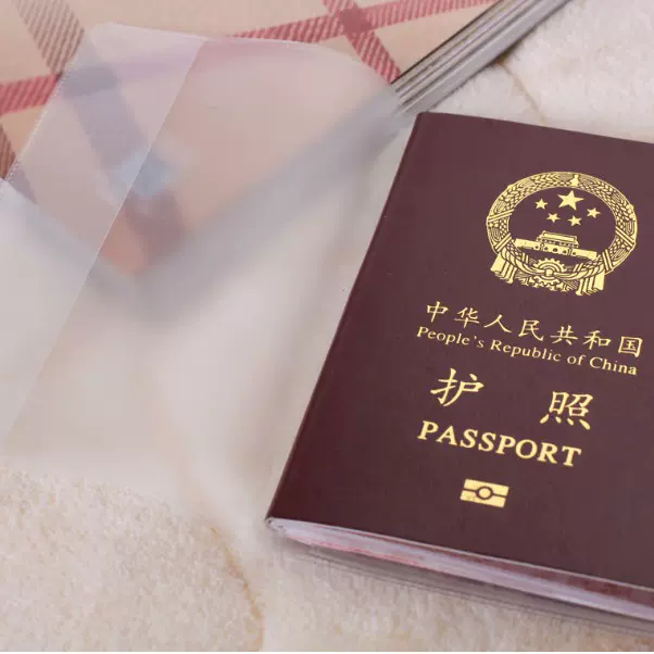 PVC护照套通行证保护套加厚多卡位磨砂透明防水耐磨留学出国护照