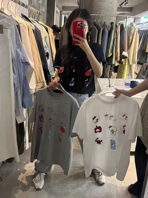 เสื้อยืดผู้หญิงคอกลมลายคิตตี้