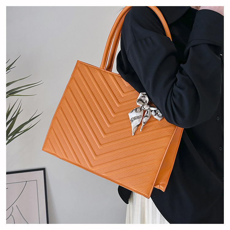 Impression Diamantmuster Seidenschal Textur Tote 2024 neuer Modetrend einfarbig lässige Umhängetasche_voghion.com