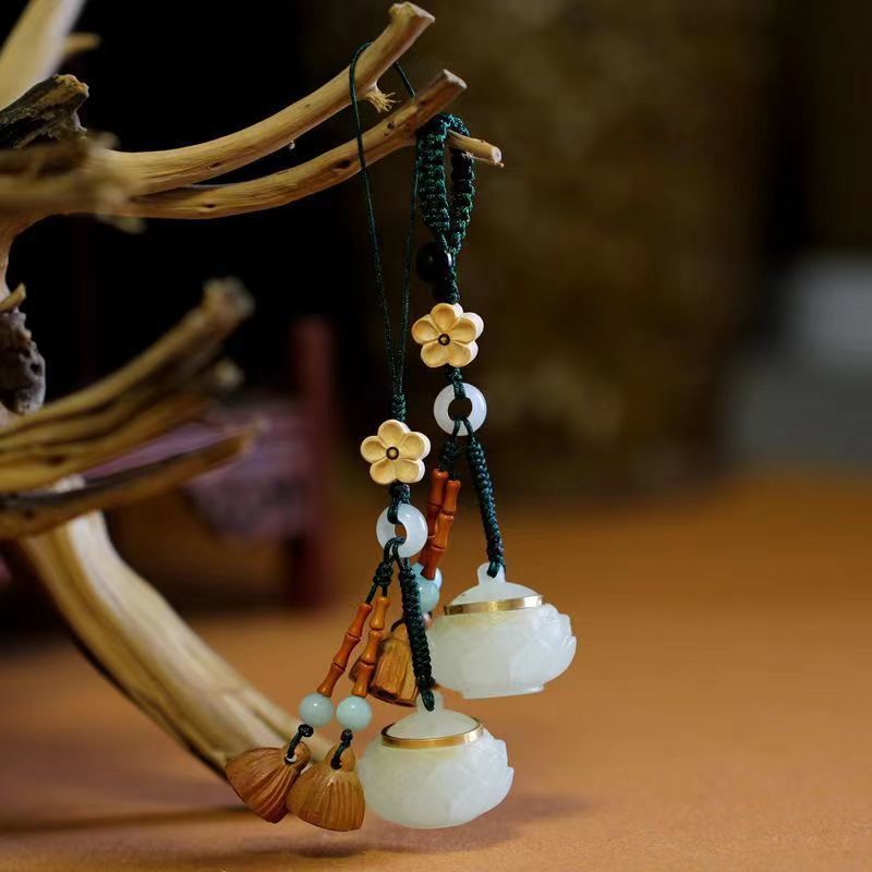 Car keychain Luminous Stone Hollow pendant key chain bag hanging mobile phone chain incense pill men and women gift accessories