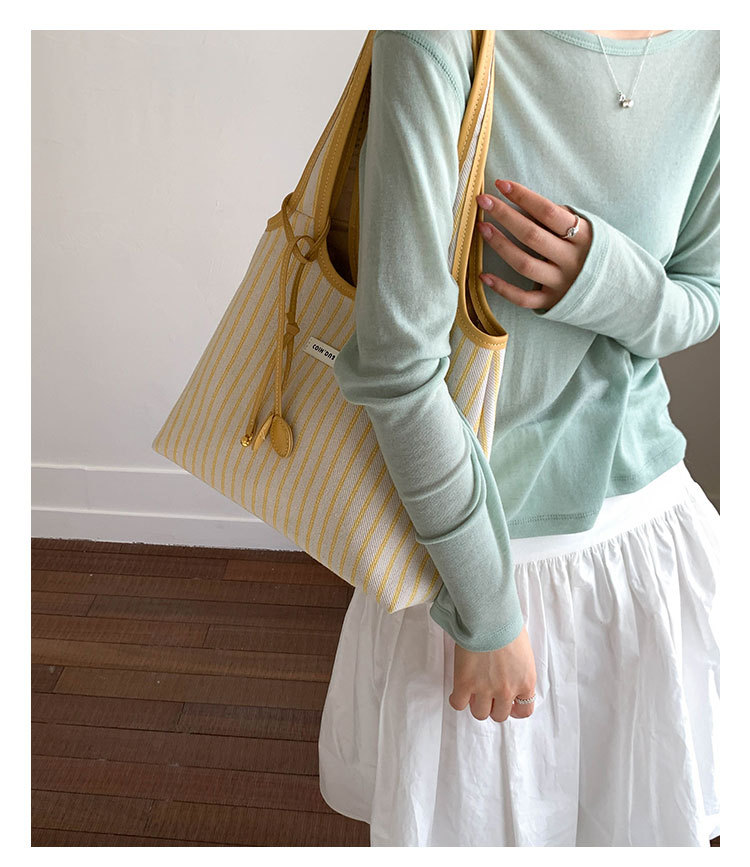 2025 Casual Commuter Tote bag, women's niche striped simple and fashionable hand-held shoulder bag, large-capacity underarm bag undefined