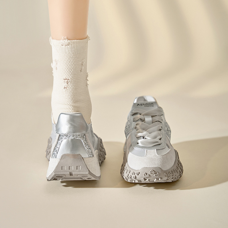 Zapatos de entrenamiento para mujeres de otoño 2025 nuevos zapatos blancos casuales ligeros y adelgazantes