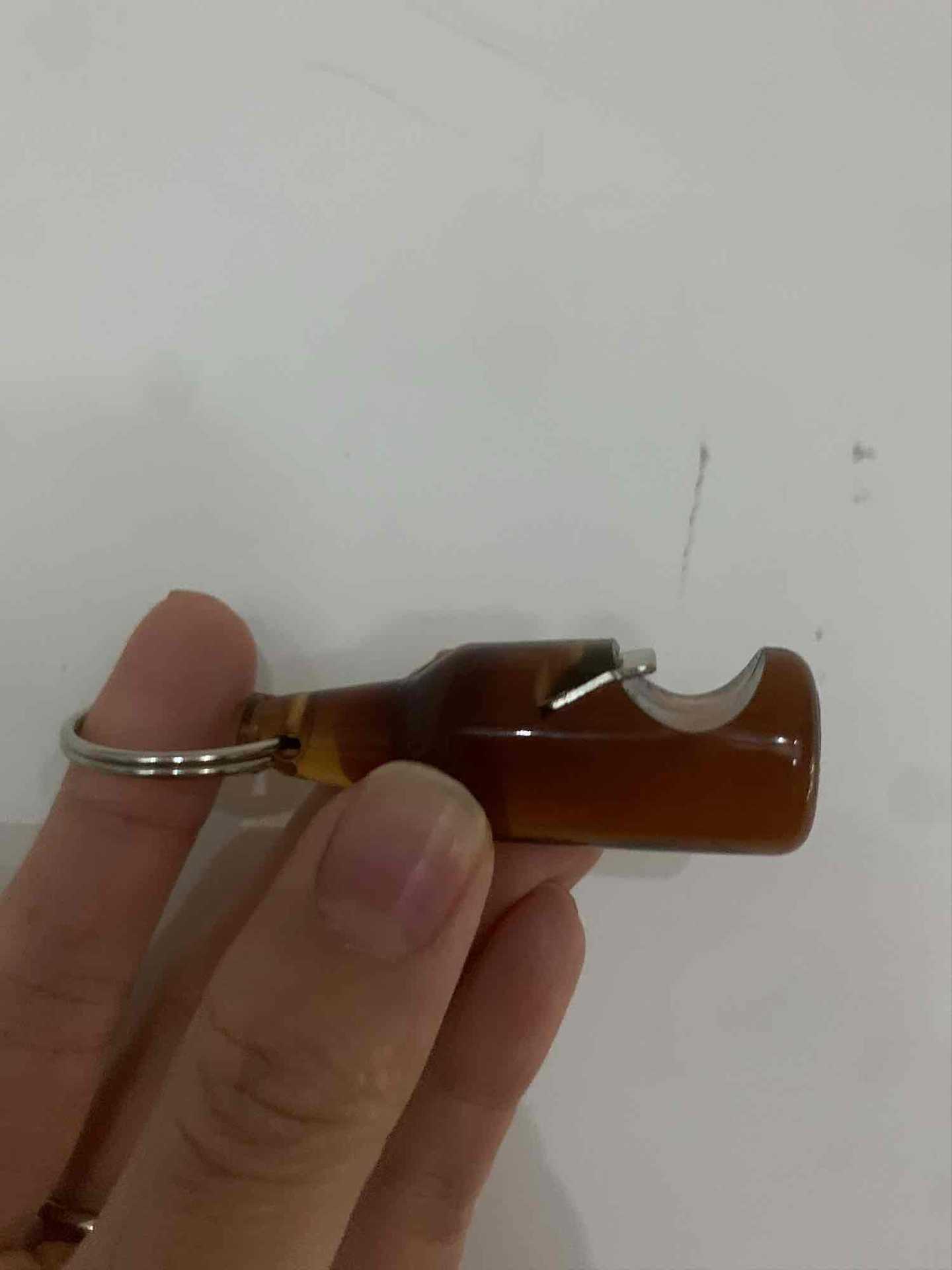 Botella de vino tridimensional llavero abrebotellas creativo llavero abridor de botellas de cerveza abridor de botellas de plástico ABS colgante de fábrica