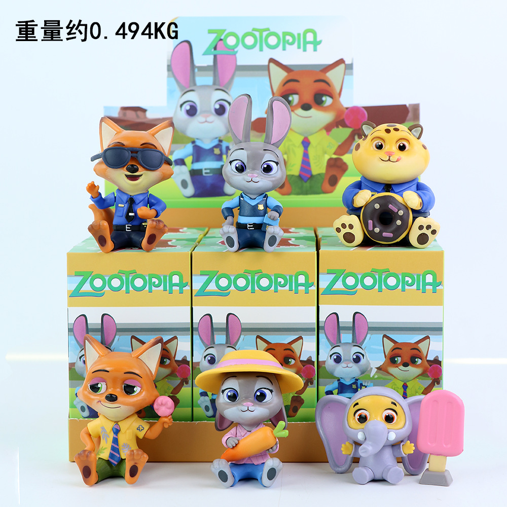 앉아있는 동물 피규어 세트