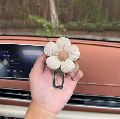 bayonet car holder connector | Other Automotive Interior Supplies - off-white-five-petal-flower-buckle-single-pack