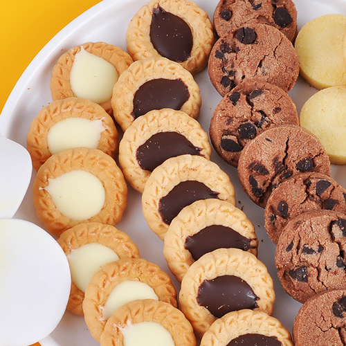 Polo Mupuqi Strawberry Cream Filled Acid Milk Chocolate Cookie Japanese Soft Fragrant Biscuit 56g