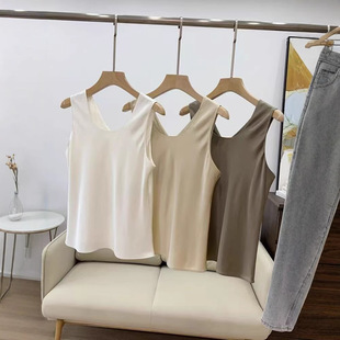 19ķ�׏����ذ���ɣ�Q�z���|�ٴ�V�IU�I���洩��z�o�䱳������Ů