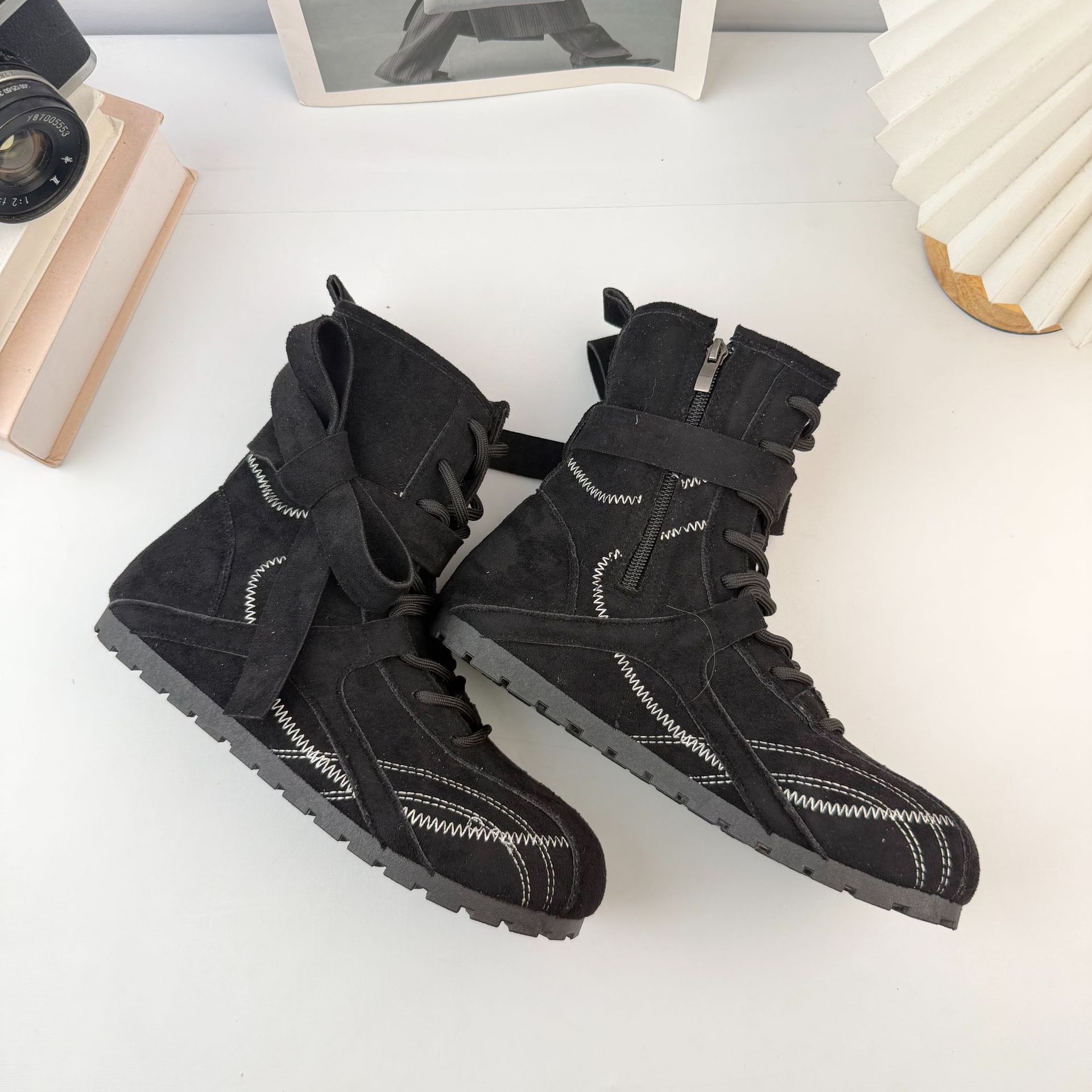 Botas de boxeo de ondas distantes botas Martin botas de mujer otoño 2025 nuevas botas cortas estilo británico botas de caballero retro botas de mujer