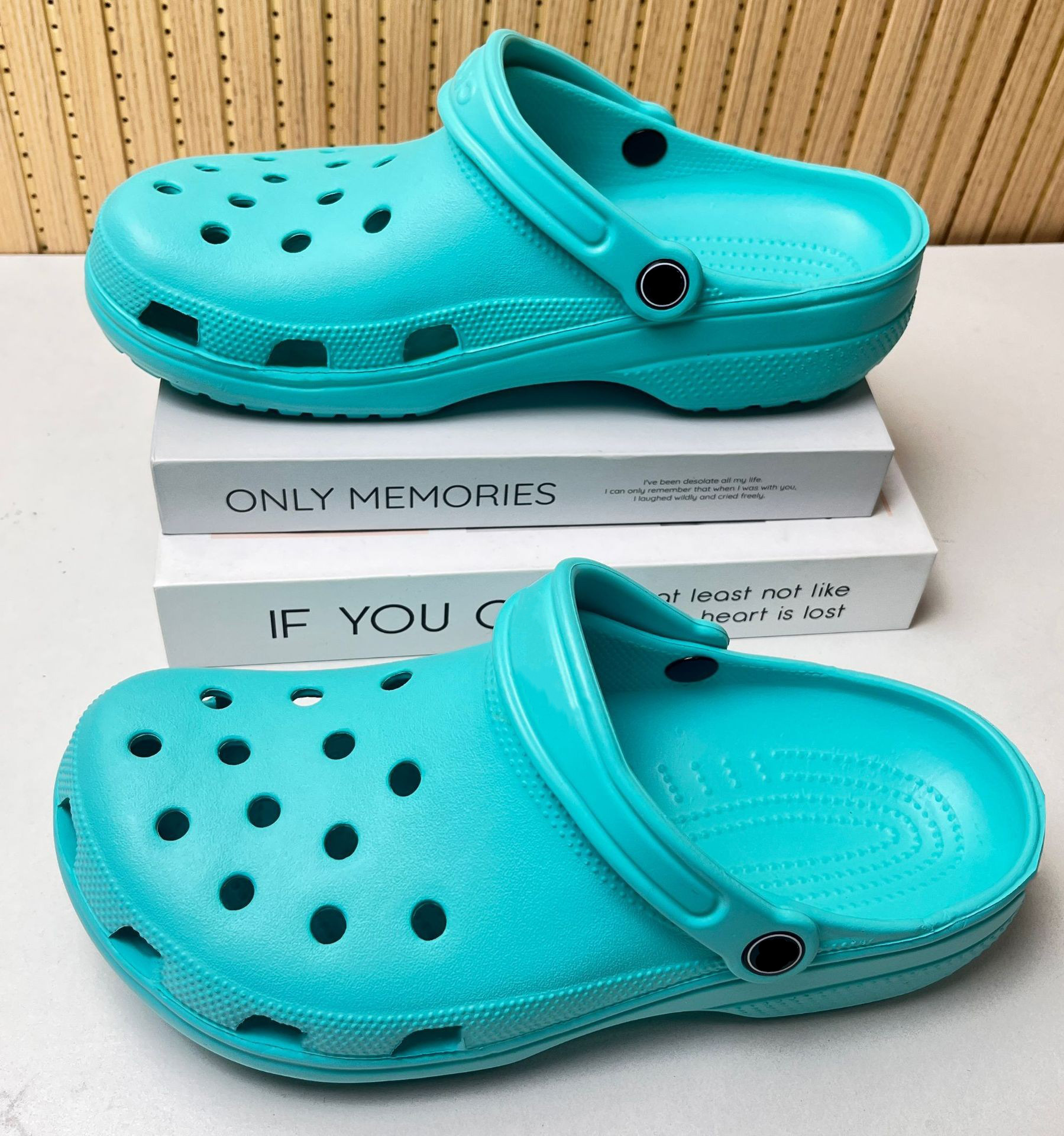 Marked star [lake green]