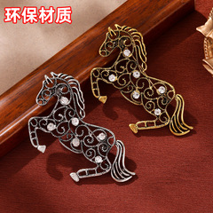 跨境新款动物马年胸针复古生肖纪念品环保合金胸花防走光饰品别针
