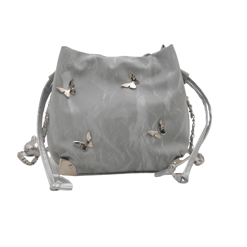 Alta textura mariposa decoración de hombro mochila 2024 verano nuevo nicho de diseño de cadena con bolsas de cubo