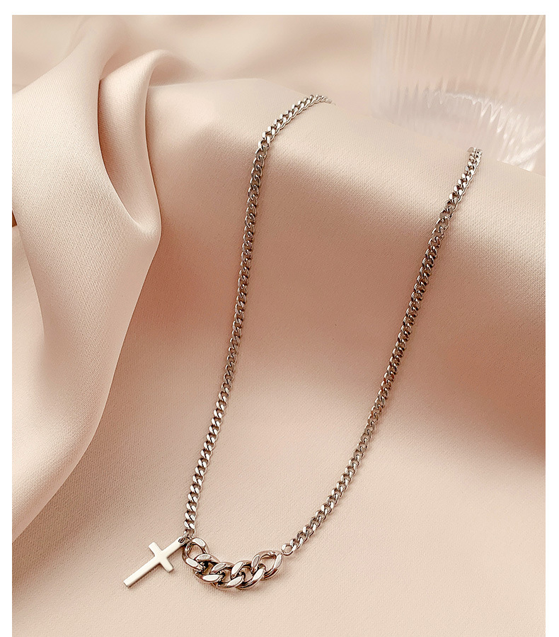 Simple Fine Hollow Chain Cross Necklace Clavicle Chain Titanium Steel Necklace display picture 4