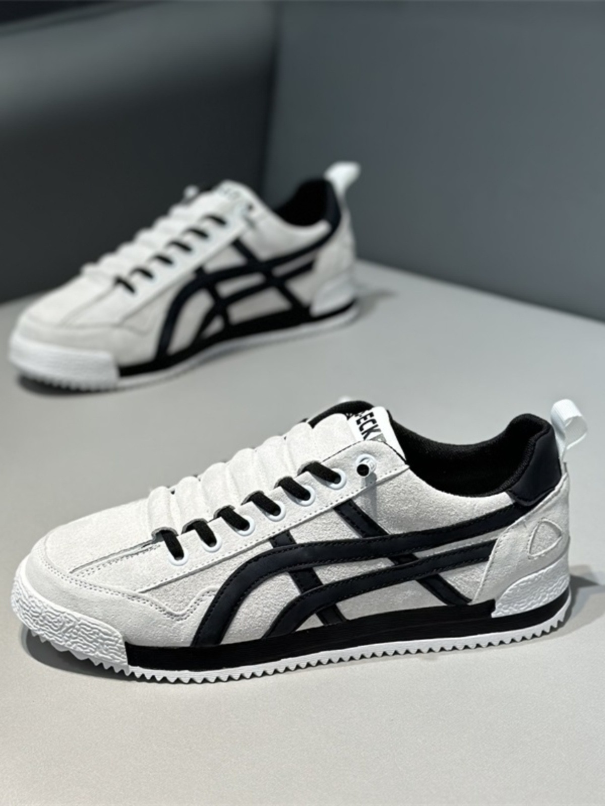 香港男鞋秋冬新款低帮真皮休闲软底韩版百搭懒人一脚蹬时尚网红鞋