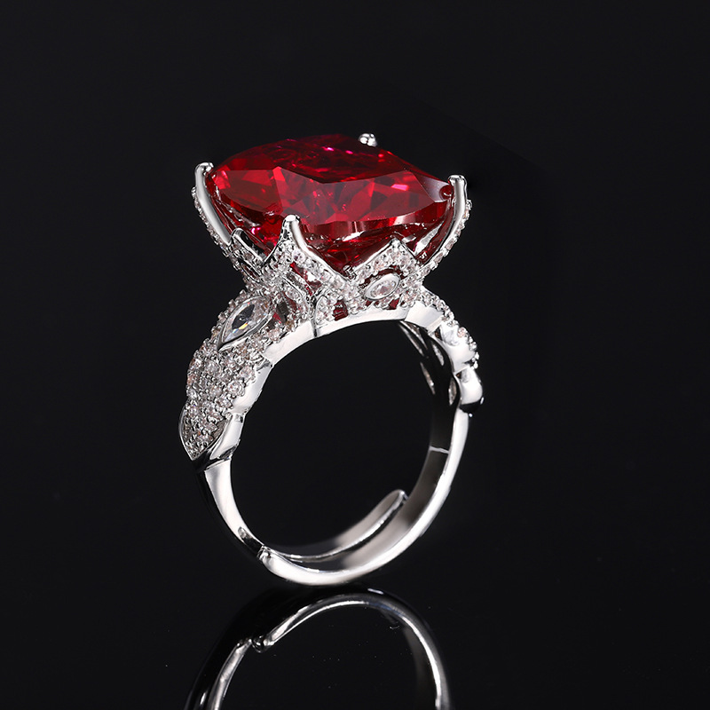 2024 Zhuang Shengsheng Joyas Fondo de cobre chapado en oro Moda retro Simulación Corindón Fat Fang Ring Mujer al por mayor 14*16