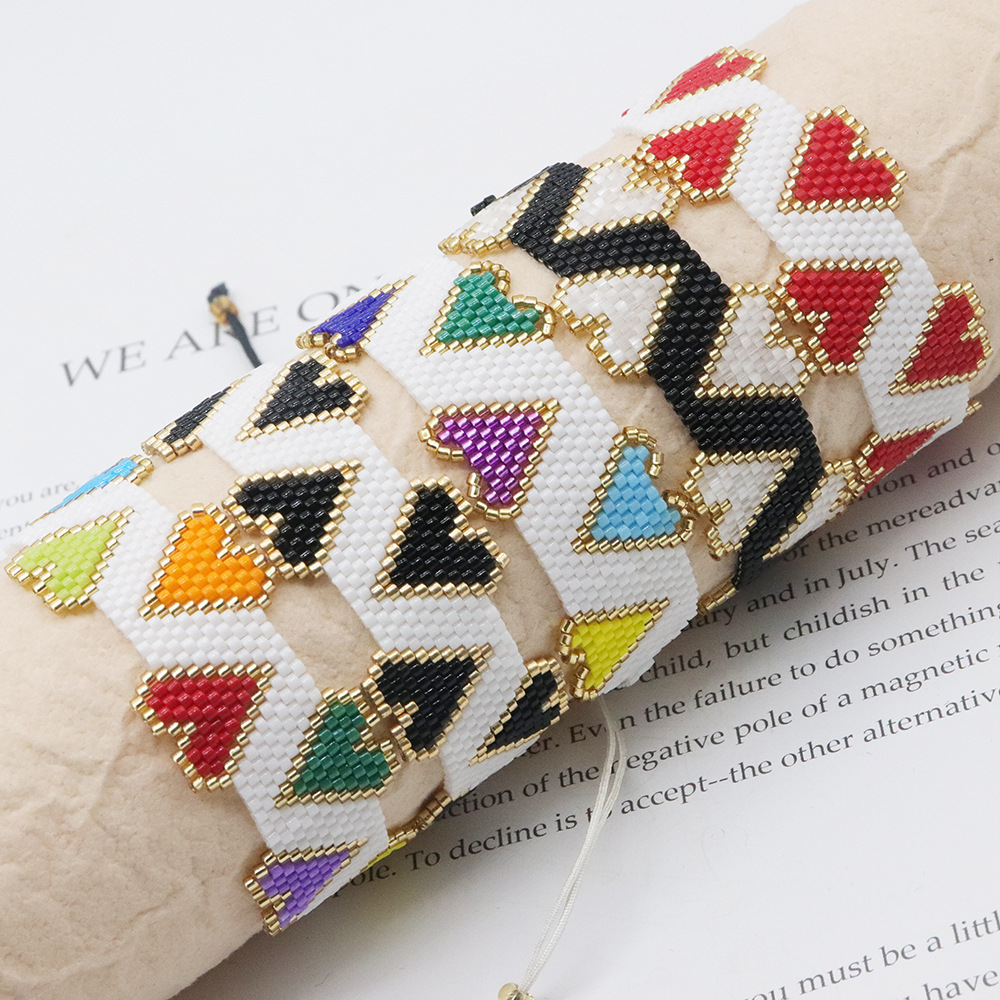 Ethnic Style Heart Shape Glass Knitting Women's Bracelets 1 Piece display picture 1