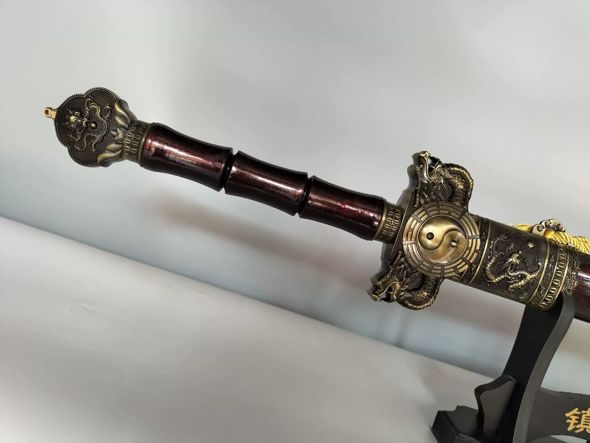 Меч Longquan New Painted Da Bagua, клинок из углеродистой стали (не заточен), ножны под розовое дерево 123 см