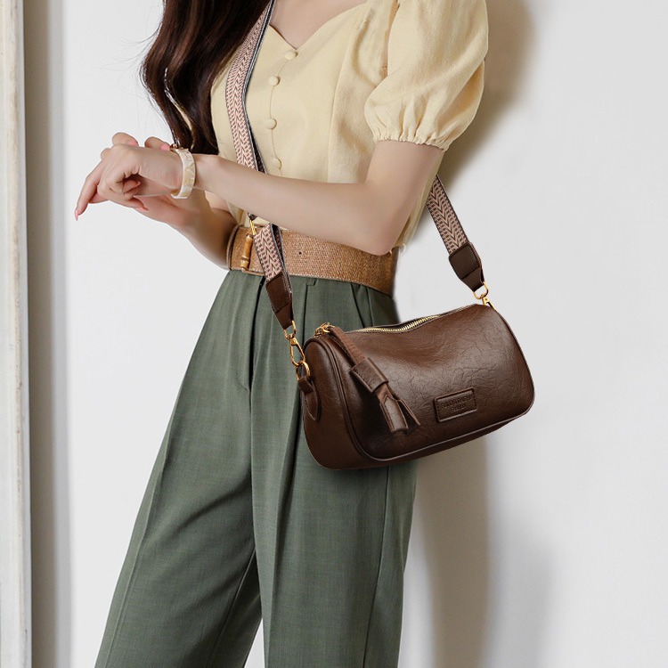 여성 PU 숄더 크로스백 2024 여름 신상 심플 데일리 미니 사각 파우치백