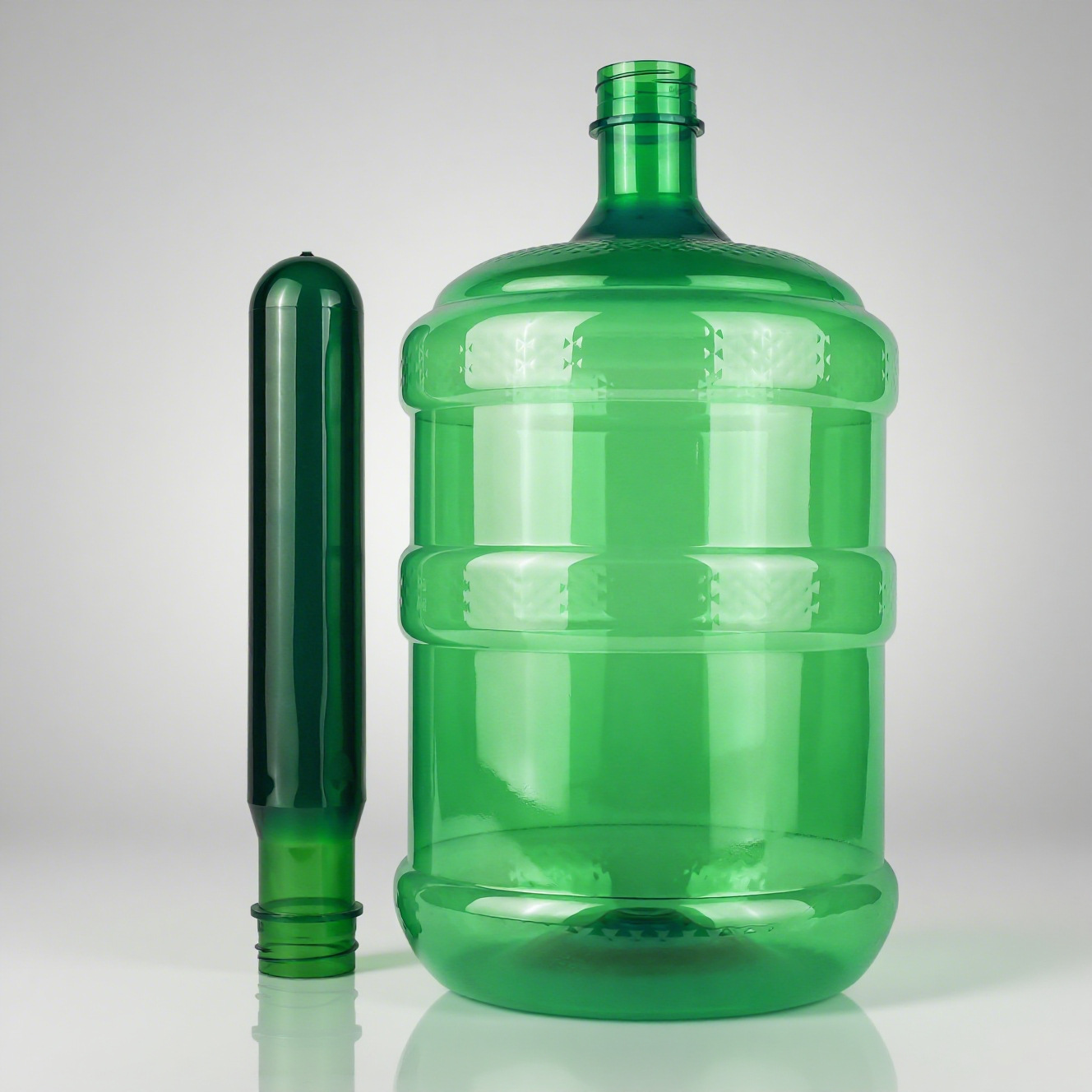 Fábrica directa de 5 galones 18.9L PET botellas en blanco desechables de grado alimenticio barril de agua mineral en blanco multi-especificaciones y colores