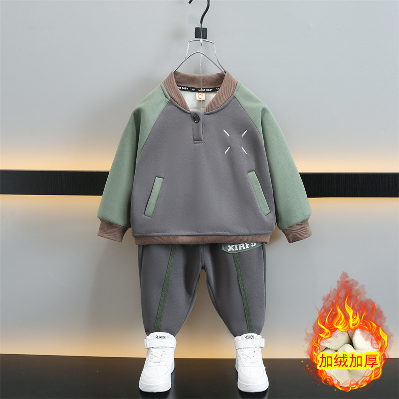 6470 niños más traje de terciopelo engrosado invierno 2025 nuevos modelos de otoño e invierno para niños, estilo occidental, hermoso y frito en la calle