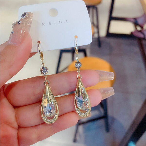 Purple fashionable elegant earrings drop-shaped