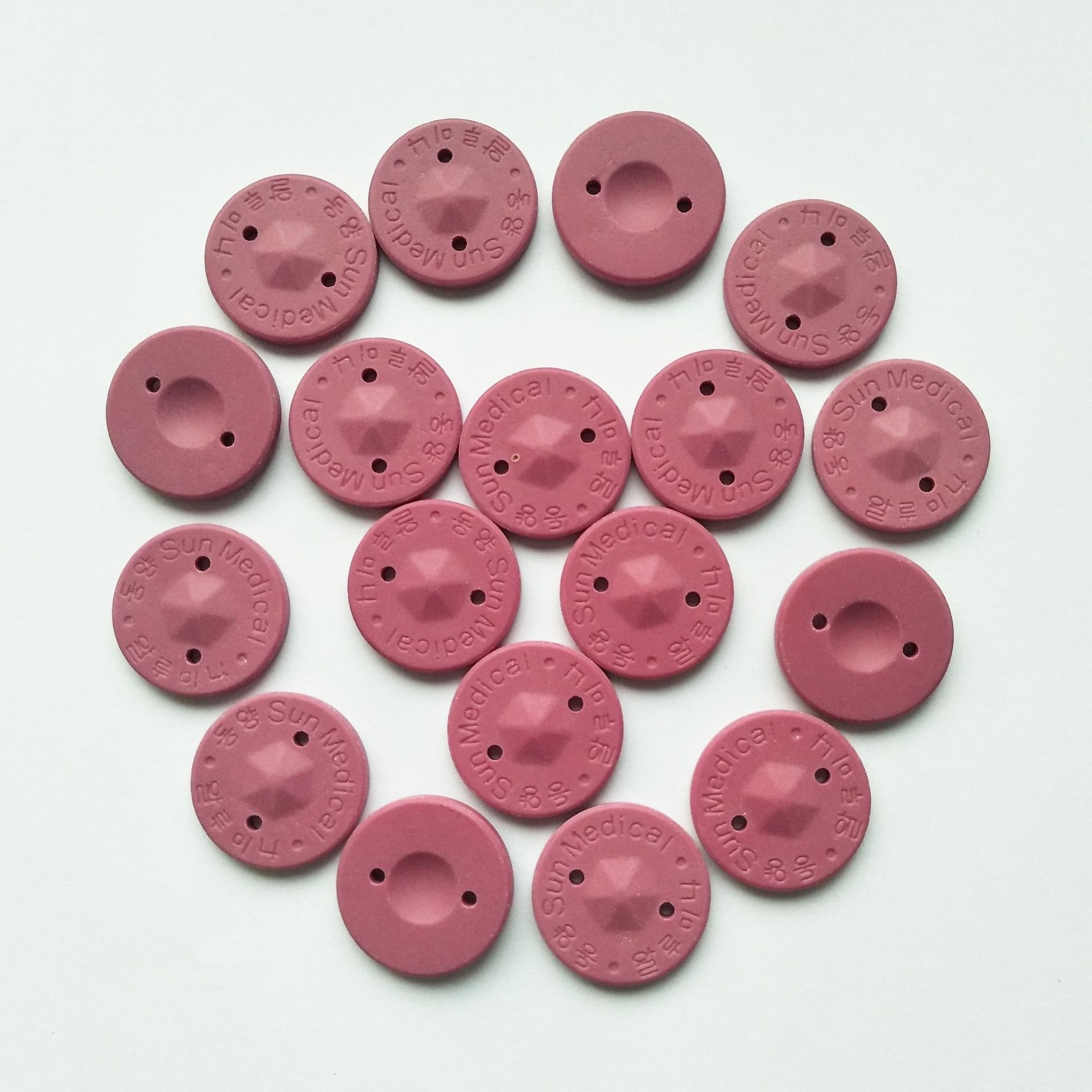 厂家供应红石自缝纽扣片 阿露米纳能量红石扣片眼罩面罩自缝扣片