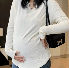 妊婦の底のシャツの女性の秋冬の新型の大きいサイズはtシャツの長袖の上着の外で小さいvネックのカジュアルな百合の潮を掛けます。