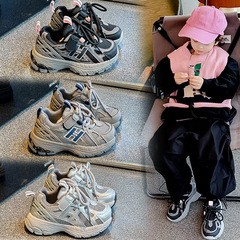 2024年秋に発売された子供スポーツシューズのネット通気性のある女の子のカジュアルシューズ
