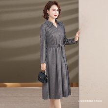新款中年妈妈装春秋款时尚简约连衣裙2024中老年洋气修身显瘦裙子
