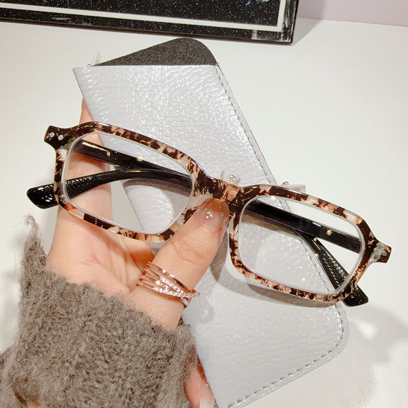 Modische Blaulichtfilter Brille Für Damen Leicht Und Elegant_voghion.com